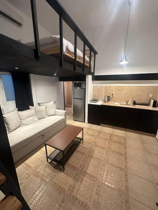 Apartment Carmel Market